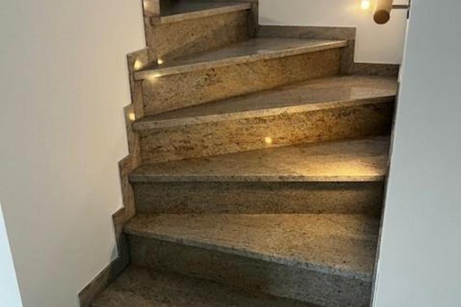 Treppen zur 2. Ebene