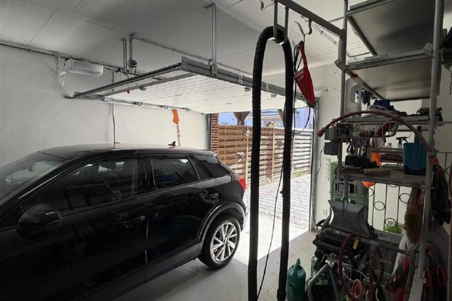 Garage mit elektrischem Antrieb