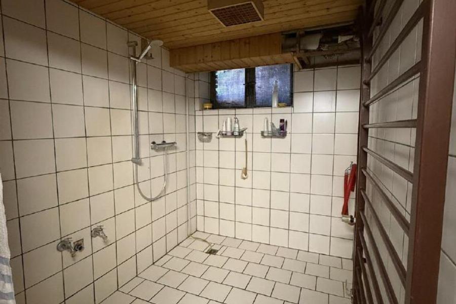 Dusche im Keller